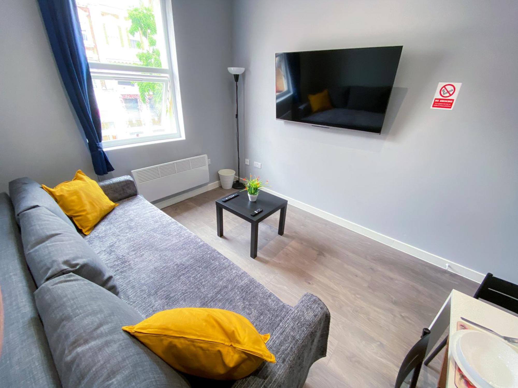 Modern 1 Bedroom Flat In Wood Green London Exterior photo